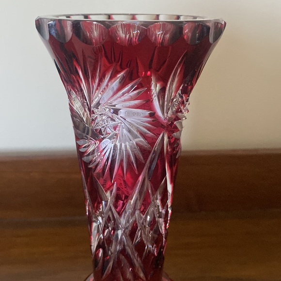 New in box Cesar Crystal Bohemiae Ruby Crystal Vase - Picture 4 of 6